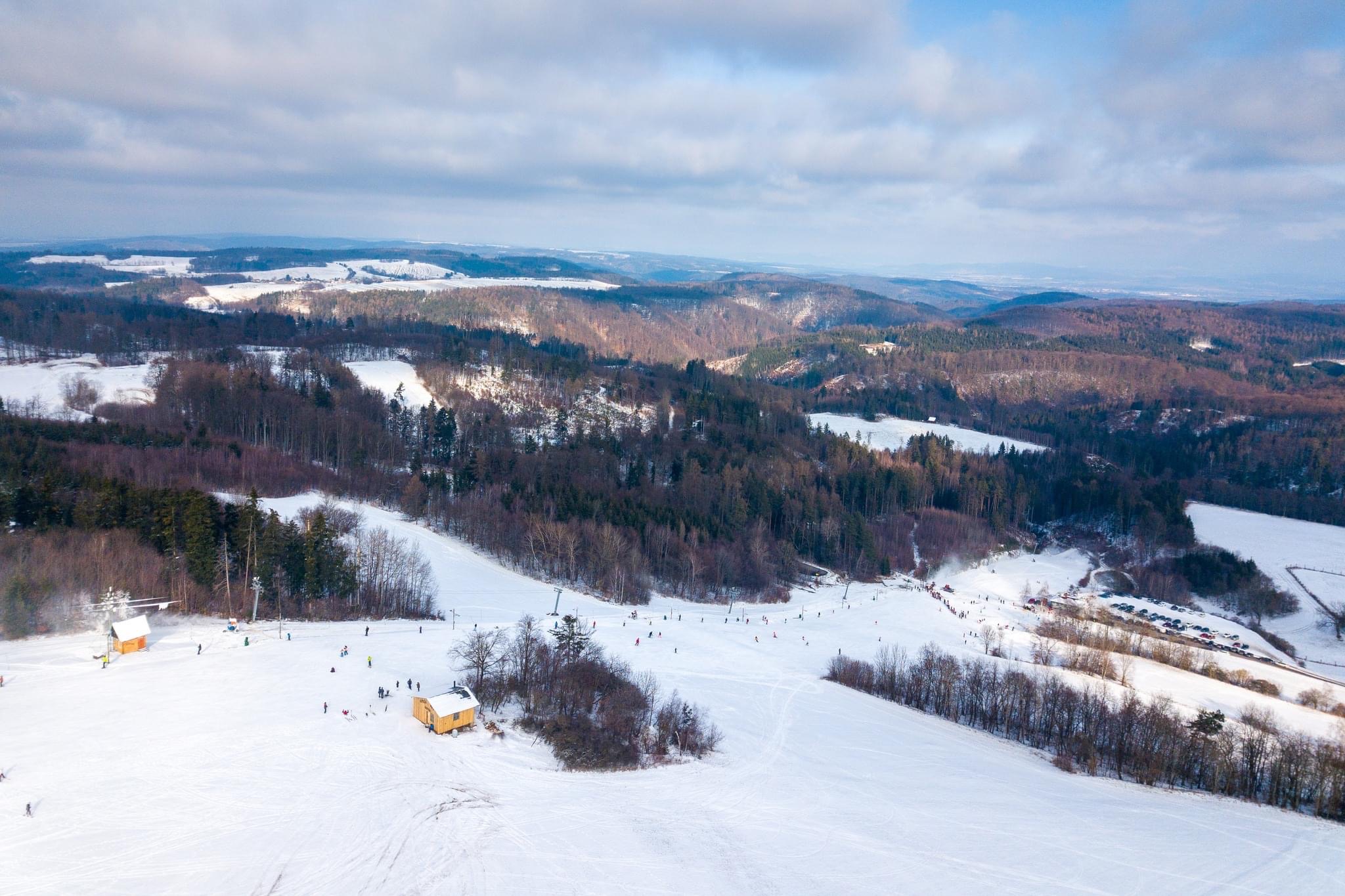 Pohled na lyžařský areál Kladky